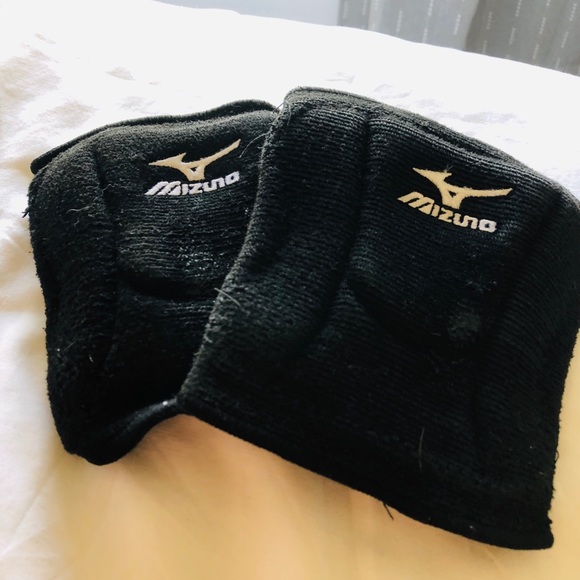 Mizuno Volleyball Kneepads - Picture 1 of 4
